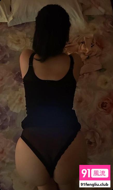 豪乳娃娃脸翘臀妹